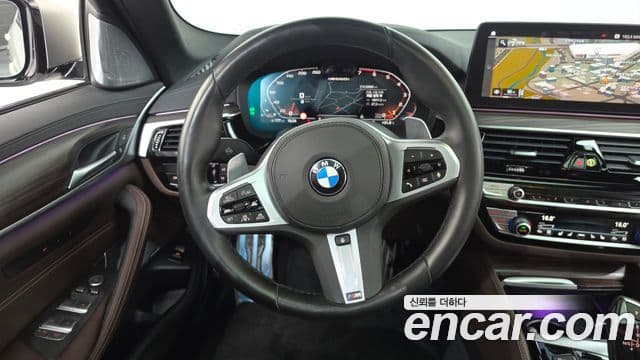 BMW 5 Series 2020 — фото 12 из 20