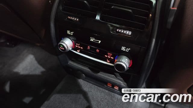 BMW 5 Series 2020 — ფოტო 18/20