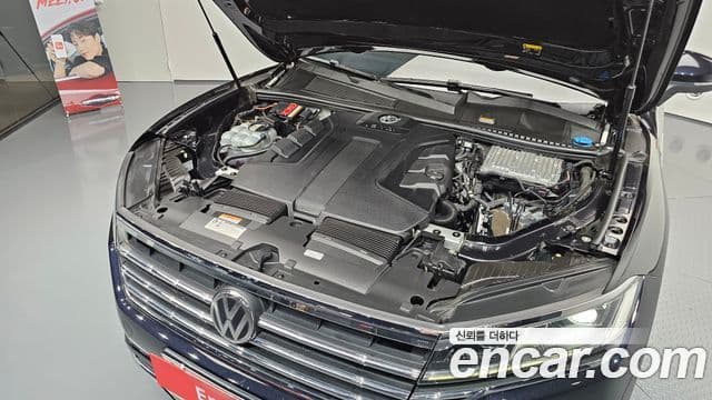 Volkswagen Touareg 2020 — ფოტო 6/20
