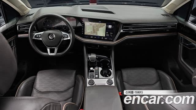 Volkswagen Touareg 2020 — ფოტო 7/20