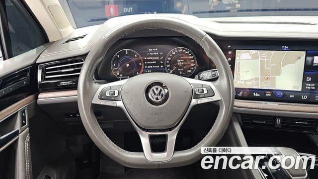 Volkswagen Touareg 2020 — ფოტო 13/20