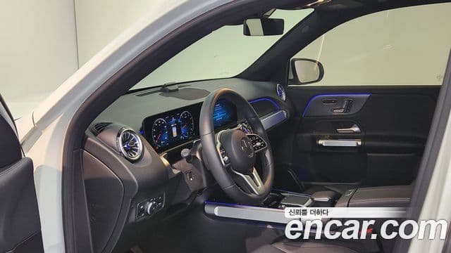 Mercedes-Benz GLB-Class 2021 — Фото 8/20