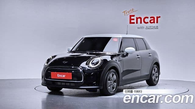 Mini Cooper 2023 — Фото 1/20