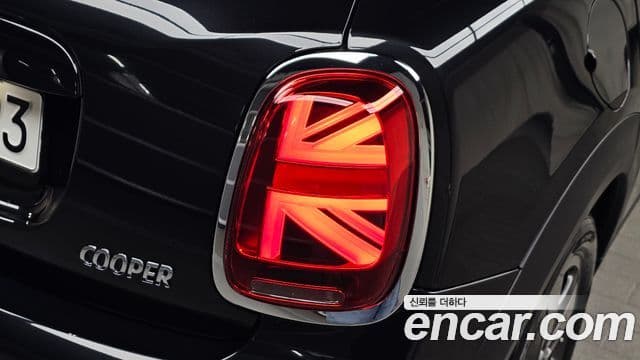 Mini Cooper 2023 — ფოტო 29/34