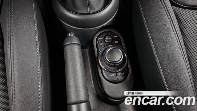 Mini Cooper 2023 — ფოტო 16/34