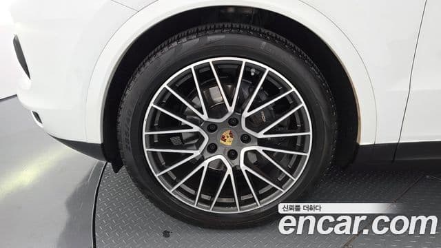 Porsche Cayenne 2019 — Фото 5/20