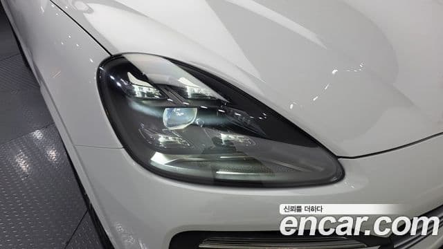 Porsche Cayenne 2019 — Photo 3/31