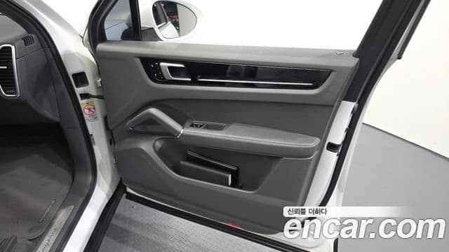 Porsche Cayenne 2019 — Photo 7/31