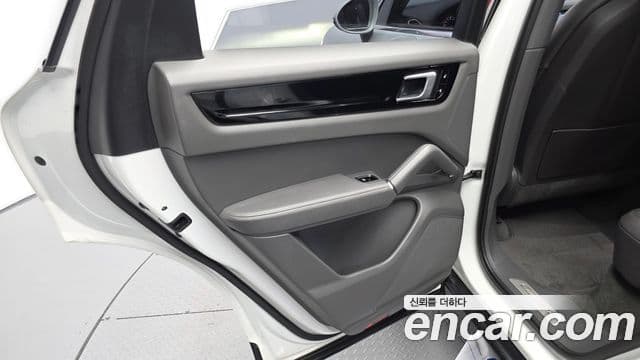 Porsche Cayenne 2019 — Photo 19/31