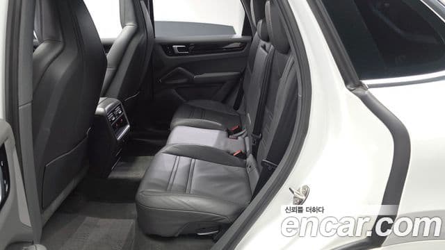 Porsche Cayenne 2019 — Photo 13/31