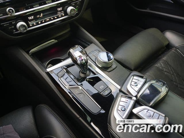 BMW 5 Series 2018 — Şəkil 7/20