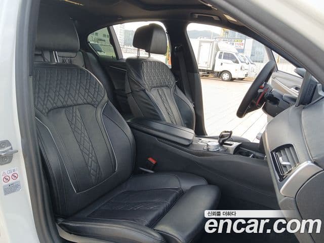 BMW 5 Series 2018 — Şəkil 11/20