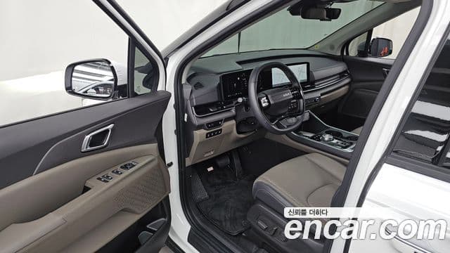 Kia Carnival 2025 — фото 10 из 20