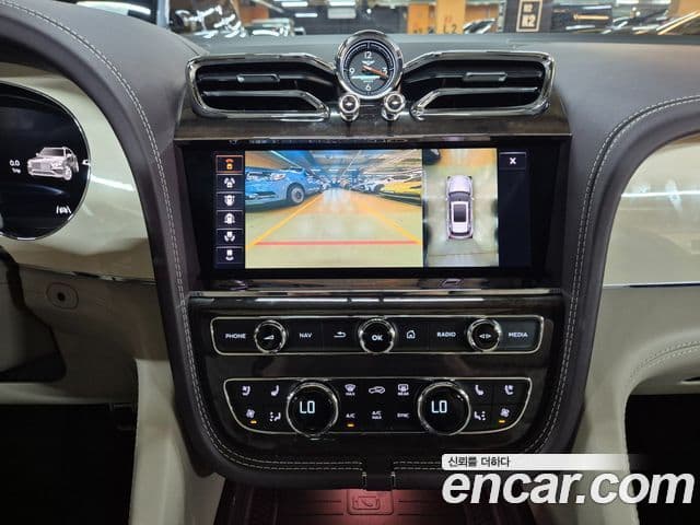 Bentley Bentayga 2023 — Şəkil 8/20