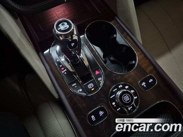 Bentley Bentayga 2023 — Şəkil 11/20