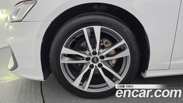 Audi A6 2022 — Photo 10/33