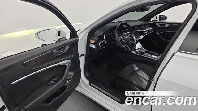 Audi A6 2022 — Photo 9/33