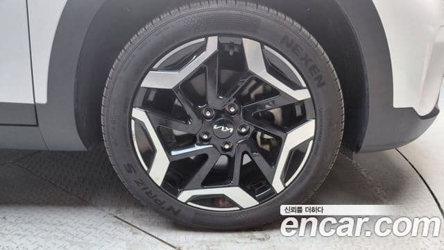 Kia Seltos 2023 — Şəkil 29/30