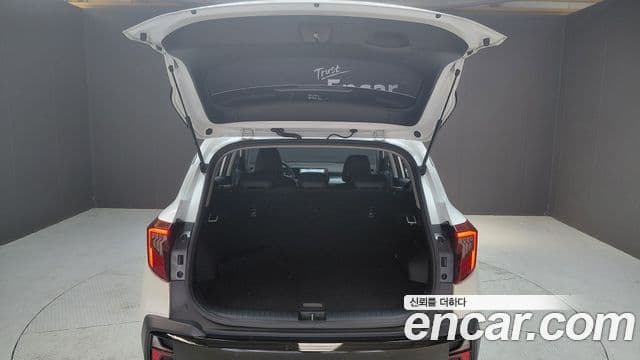 Kia Seltos 2023 — Şəkil 14/30