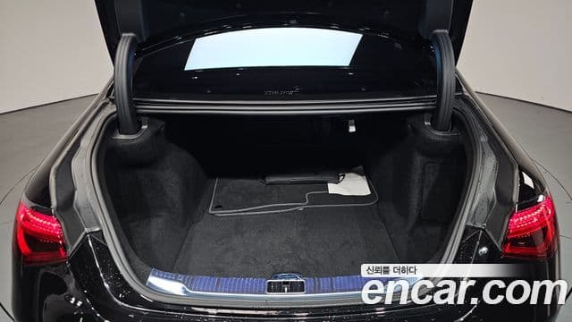 Mercedes-Benz S-Class 2022 — ფოტო 32/44