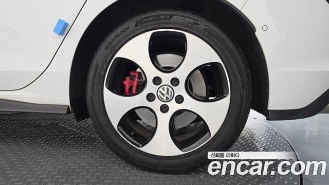 Volkswagen Golf 2022 — Photo 22/38