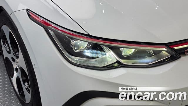 Volkswagen Golf 2022 — Photo 13/38