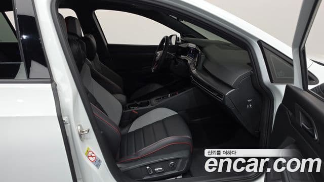 Volkswagen Golf 2022 — Photo 23/38