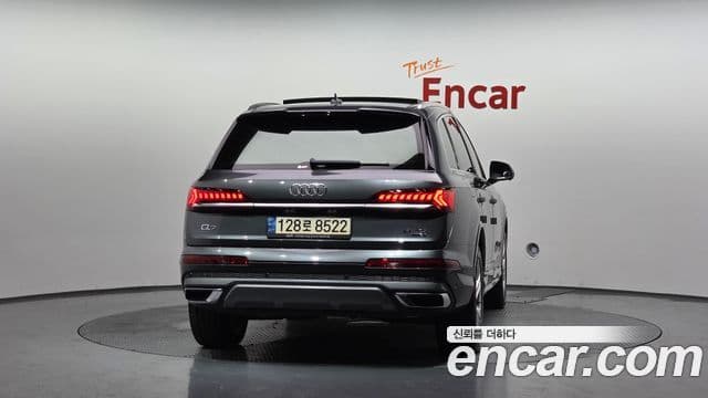 Audi Q7 2021 — Photo 31/35