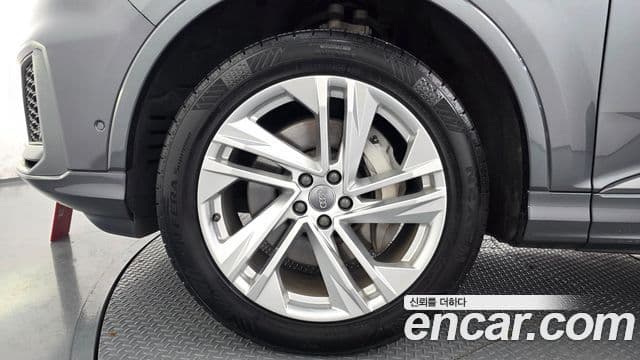 Audi Q7 2021 — Photo 23/35