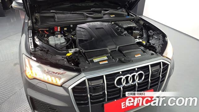 Audi Q7 2021 — Photo 18/35