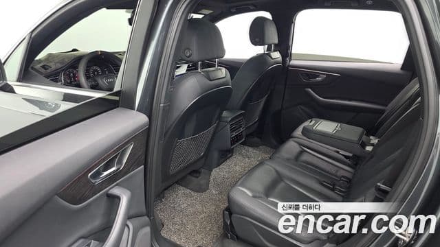 Audi Q7 2021 — Photo 26/35