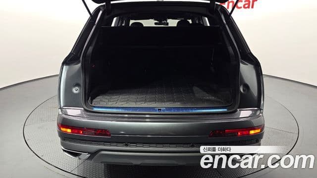Audi Q7 2021 — Photo 21/35
