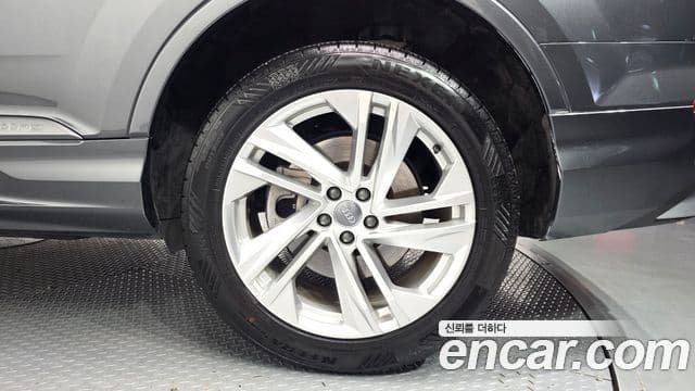Audi Q7 2021 — Photo 33/35