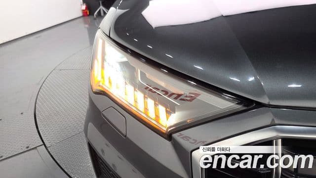 Audi Q7 2021 — Photo 19/35