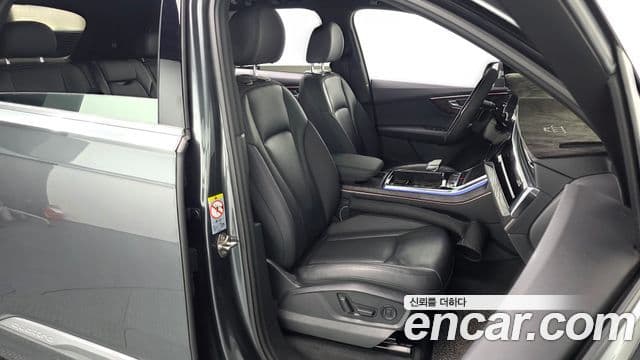 Audi Q7 2021 — Photo 9/35