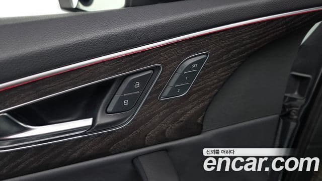 Audi Q7 2021 — Photo 22/35