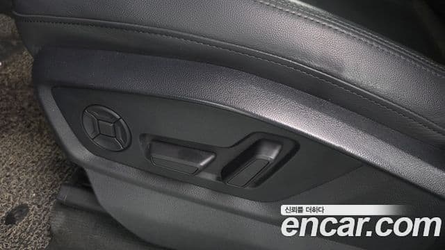 Audi Q7 2021 — Photo 10/35