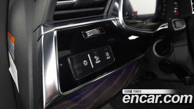 Audi Q7 2021 — Photo 6/35