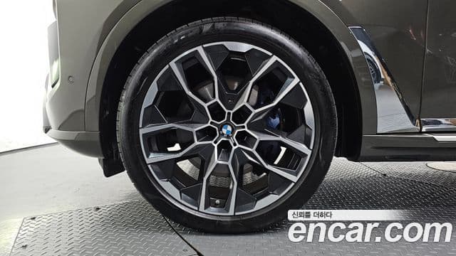 BMW X7 2025 — Şəkil 32/34