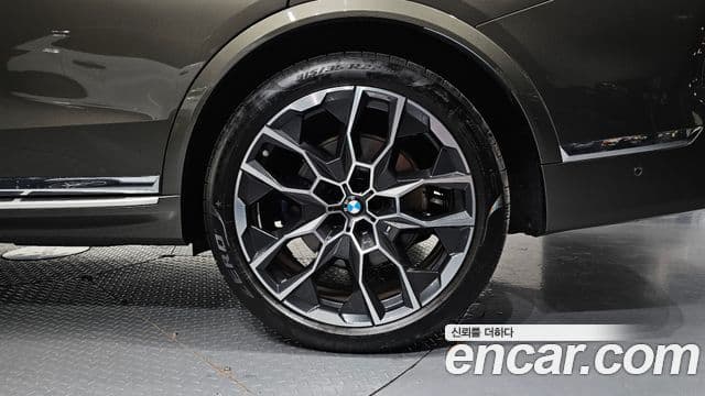 BMW X7 2025 — Şəkil 26/34