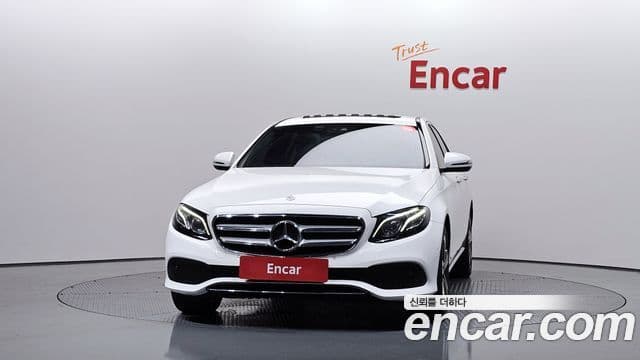 Mercedes-Benz E-Class 2018 — ფოტო 7/20