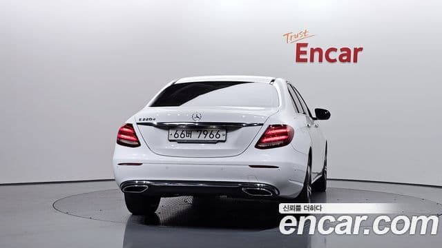 Mercedes-Benz E-Class 2018 — ფოტო 12/20