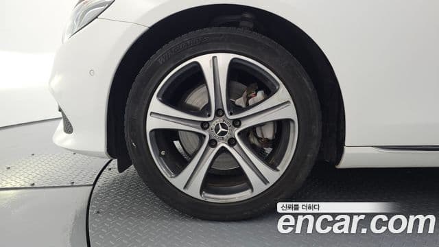 Mercedes-Benz E-Class 2018 — ფოტო 1/20