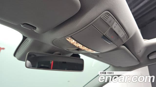 Mercedes-Benz E-Class 2018 — ფოტო 17/20