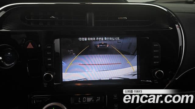 Toyota Prius C 2018 — Şəkil 10/36