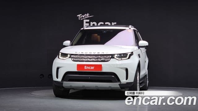 Land Rover Discovery 5 2018 — ფოტო 19/20