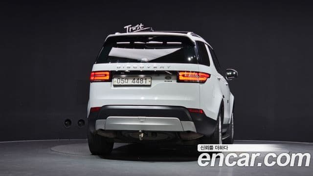 Land Rover Discovery 5 2018 — ფოტო 11/20