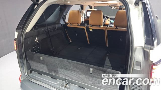 Land Rover Discovery 5 2018 — ფოტო 20/20