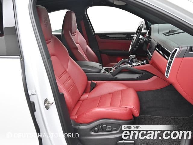 Porsche Cayenne 2022 — Photo 8/20