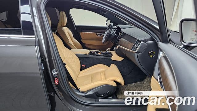 Volvo S90 2021 — ფოტო 26/33